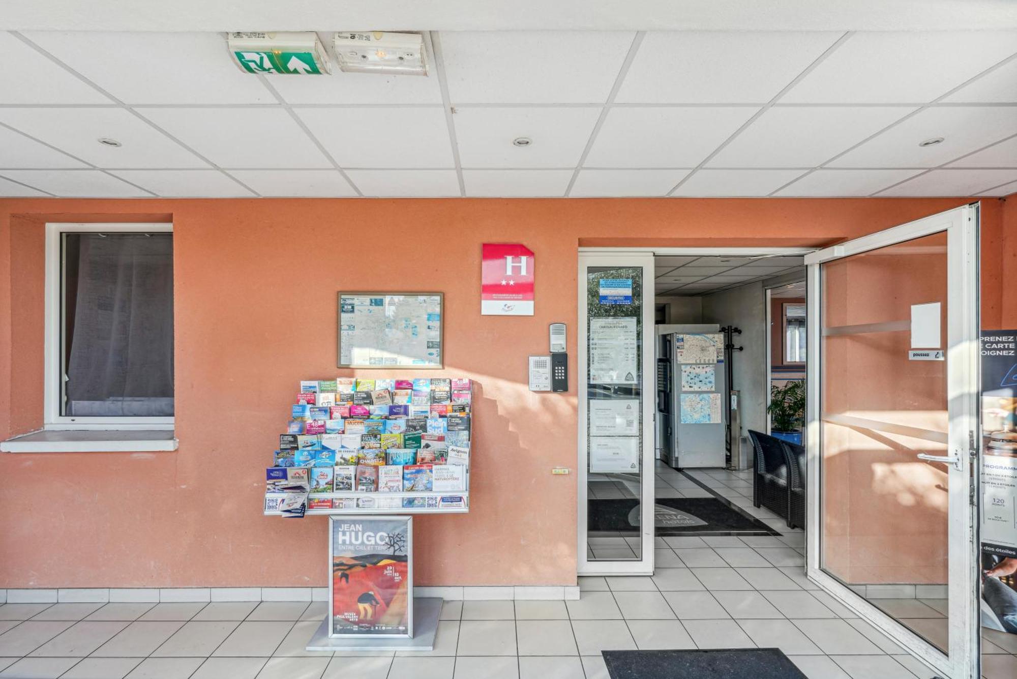 Hotel Akena Chateaurenard - Parc Des Expositions Avignon Buitenkant foto