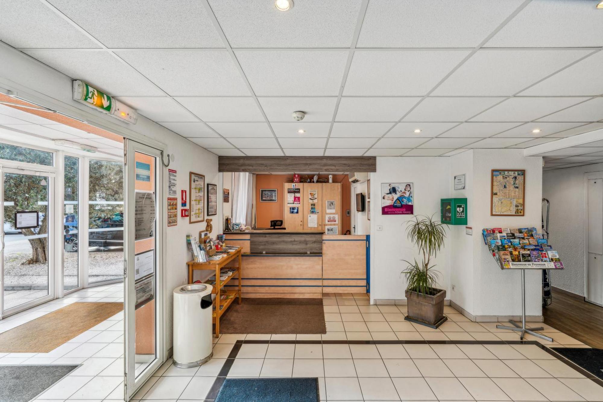 Hotel Akena Chateaurenard - Parc Des Expositions Avignon Buitenkant foto