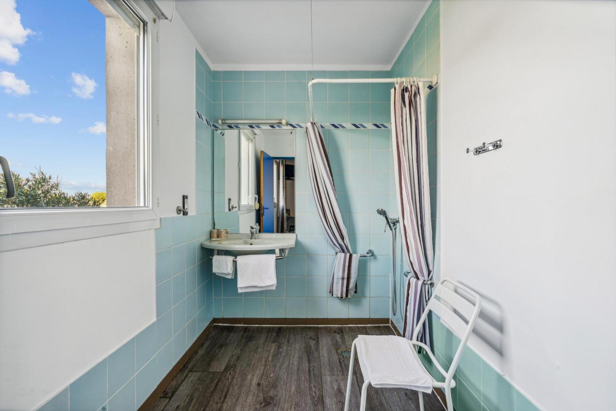 Hotel Akena Chateaurenard - Parc Des Expositions Avignon Buitenkant foto
